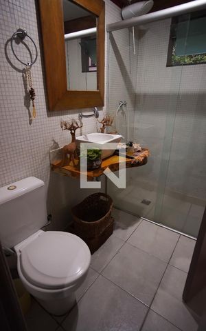 Casa à venda com 288m², 6 quartos e 3 vagas Casa à venda com 288m², 6 quartos e 3 vagasBanheiro 4