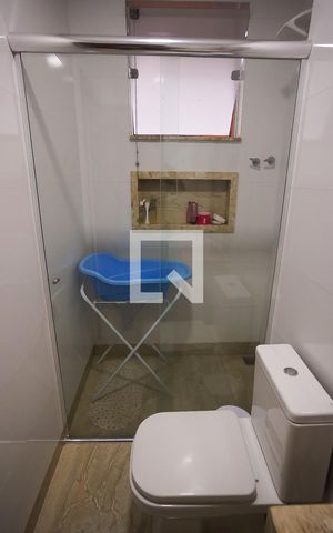 Casa à venda com 288m², 6 quartos e 3 vagas Casa à venda com 288m², 6 quartos e 3 vagasBanheiro 3