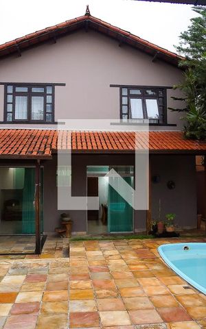 Casa à venda com 288m², 6 quartos e 3 vagas Casa à venda com 288m², 6 quartos e 3 vagasQuintal