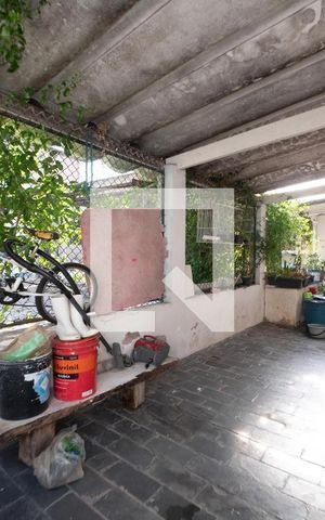 Casa à venda com 304m², 5 quartos e 6 vagas Casa à venda com 304m², 5 quartos e 6 vagasQuintal