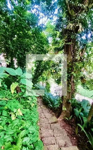 Casa à venda com 1500m², 6 quartos e 8 vagas Casa à venda com 1500m², 6 quartos e 8 vagasJardim