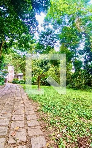 Casa à venda com 1500m², 6 quartos e 8 vagas Casa à venda com 1500m², 6 quartos e 8 vagasJardim