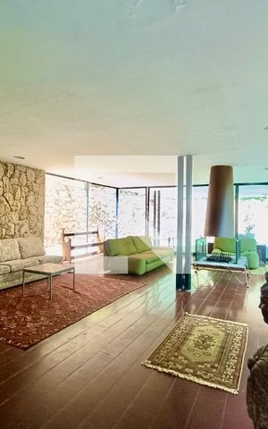 Casa à venda com 1500m², 6 quartos e 8 vagas Casa à venda com 1500m², 6 quartos e 8 vagasSala
