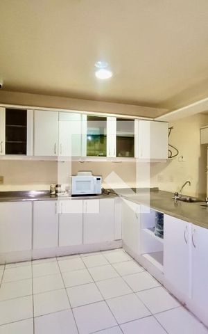 Casa à venda com 1500m², 6 quartos e 8 vagas Casa à venda com 1500m², 6 quartos e 8 vagasCopa / Cozinha