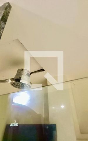 Casa à venda com 1500m², 6 quartos e 8 vagas Casa à venda com 1500m², 6 quartos e 8 vagasSuíte banheiro