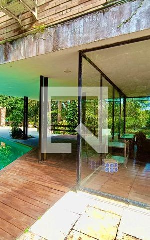 Casa à venda com 1500m², 6 quartos e 8 vagas Casa à venda com 1500m², 6 quartos e 8 vagasÁrea aberta