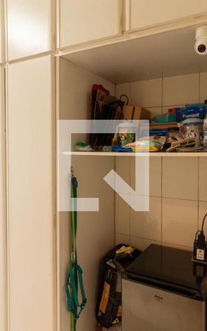 Apartamento à venda com 176m², 4 quartos e 3 vagas Apartamento à venda com 176m², 4 quartos e 3 vagasÁrea de serviço