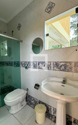 Casa de condomínio para alugar com 480m², 4 quartos e 6 vagasBanheiro