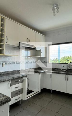 Casa de condomínio para alugar com 480m², 4 quartos e 6 vagasCozinha