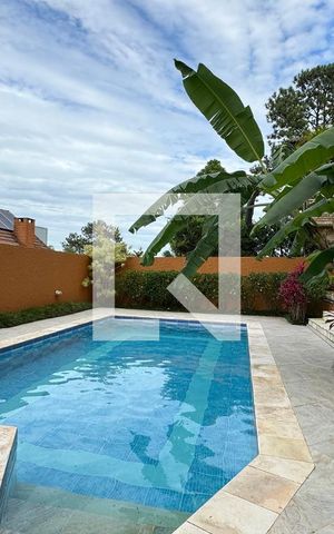 Casa de condomínio para alugar com 480m², 4 quartos e 6 vagasPiscina