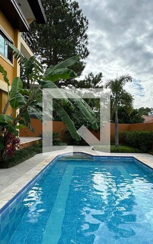 Casa de condomínio para alugar com 480m², 4 quartos e 6 vagasPiscina