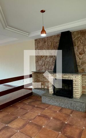 Casa de condomínio para alugar com 480m², 4 quartos e 6 vagasSala