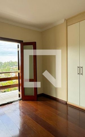 Casa de condomínio para alugar com 480m², 4 quartos e 6 vagasSuíte 4