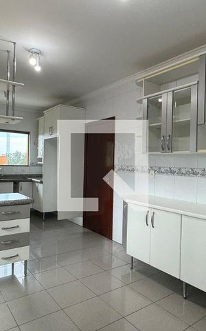 Casa de condomínio para alugar com 480m², 4 quartos e 6 vagasCozinha