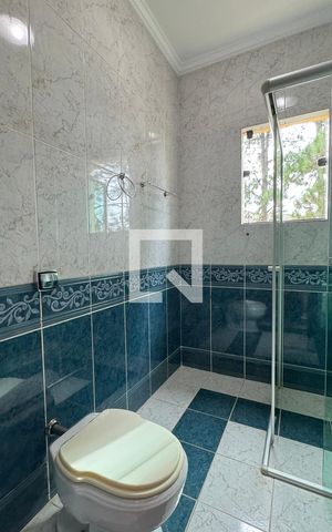Casa de condomínio para alugar com 480m², 4 quartos e 6 vagasBanheiro da Suíte 4