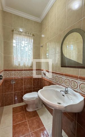 Casa de condomínio para alugar com 480m², 4 quartos e 6 vagasLavabo