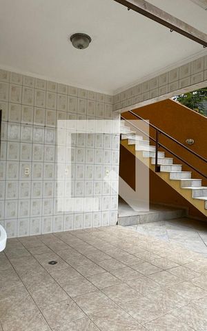 Casa de condomínio para alugar com 480m², 4 quartos e 6 vagasÁrea de Serviço
