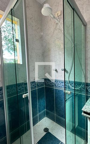 Casa de condomínio para alugar com 480m², 4 quartos e 6 vagasBanheiro da Suíte 4