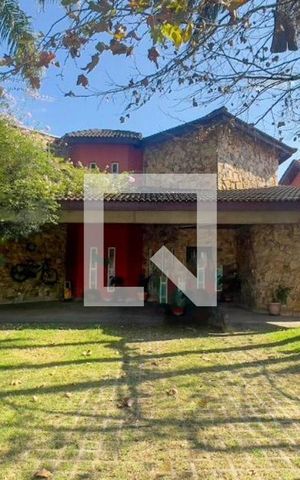 Casa de condomínio à venda com 445m², 4 quartos e 4 vagas