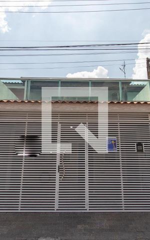 Casa à venda com 240m², 3 quartos e 2 vagas Casa à venda com 240m², 3 quartos e 2 vagasFachada