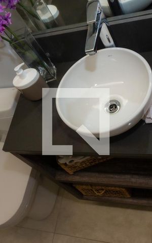 Casa à venda com 200m², 4 quartos e 3 vagas Casa à venda com 200m², 4 quartos e 3 vagasLavabo