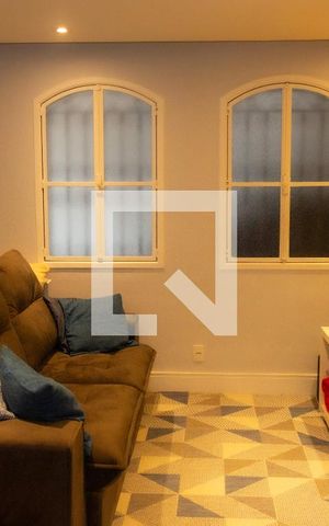 Casa à venda com 200m², 4 quartos e 3 vagas Casa à venda com 200m², 4 quartos e 3 vagasSala