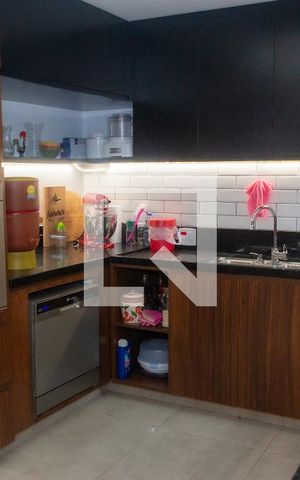 Casa à venda com 200m², 4 quartos e 3 vagas Casa à venda com 200m², 4 quartos e 3 vagasCozinha