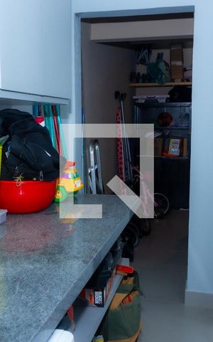 Casa à venda com 200m², 4 quartos e 3 vagas Casa à venda com 200m², 4 quartos e 3 vagasÁrea de Serviço
