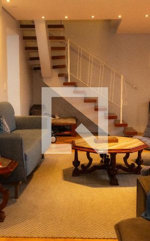 Casa à venda com 200m², 4 quartos e 3 vagas Casa à venda com 200m², 4 quartos e 3 vagasSala