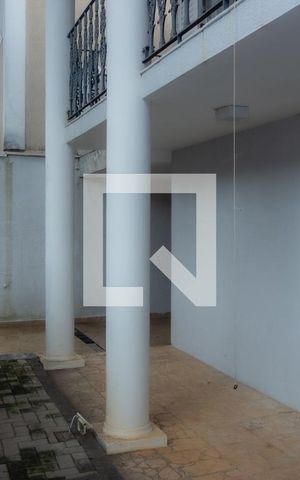 Casa à venda com 200m², 4 quartos e 3 vagas Casa à venda com 200m², 4 quartos e 3 vagasFachada