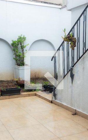 Casa à venda com 200m², 4 quartos e 3 vagas Casa à venda com 200m², 4 quartos e 3 vagasÁrea de Serviço / Quintal