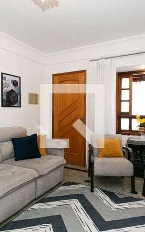 Casa à venda com 110m², 3 quartos e 2 vagas Casa à venda com 110m², 3 quartos e 2 vagasSala