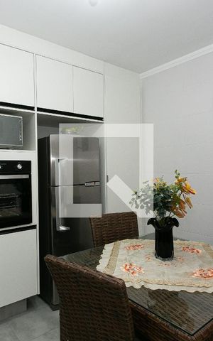 Casa à venda com 110m², 3 quartos e 2 vagas Casa à venda com 110m², 3 quartos e 2 vagasCozinha
