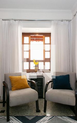 Casa à venda com 110m², 3 quartos e 2 vagas Casa à venda com 110m², 3 quartos e 2 vagasSala
