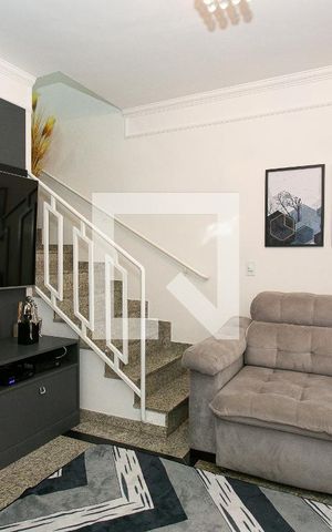 Casa à venda com 110m², 3 quartos e 2 vagas Casa à venda com 110m², 3 quartos e 2 vagasSala