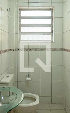 Casa à venda com 250m², 4 quartos e 2 vagas Casa à venda com 250m², 4 quartos e 2 vagasLavabo