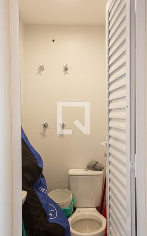 Apartamento à venda com 136m², 3 quartos e 3 vagas Apartamento à venda com 136m², 3 quartos e 3 vagasBANHEIRO DE SERVIÇO