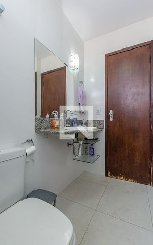 Apartamento à venda com 200m², 4 quartos e 2 vagas Apartamento à venda com 200m², 4 quartos e 2 vagasBanheiro Social