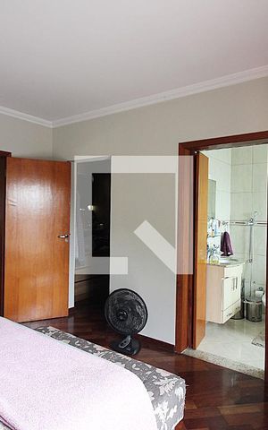 Casa à venda com 213m², 3 quartos e 3 vagasSuíte 1