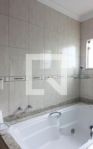 Casa à venda com 213m², 3 quartos e 3 vagasSuíte 1 Banheiro 