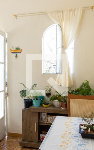 Casa para alugar com 178m², 3 quartos e 1 vaga Casa para alugar com 178m², 3 quartos e 1 vagaSala