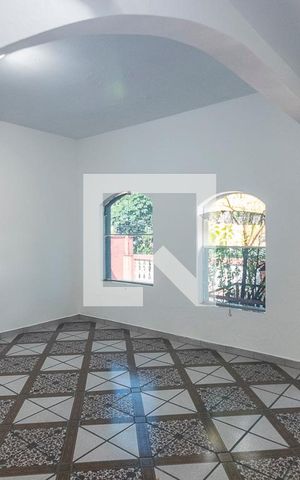 Casa para alugar com 250m², 3 quartos e 2 vagas Casa para alugar com 250m², 3 quartos e 2 vagasSala