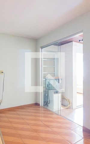 Casa para alugar com 250m², 3 quartos e 2 vagas Casa para alugar com 250m², 3 quartos e 2 vagasSala