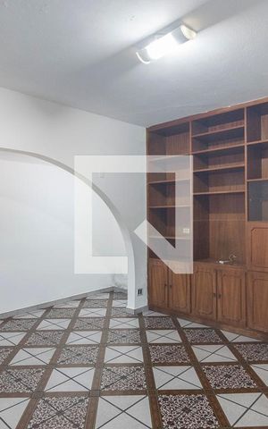 Casa para alugar com 250m², 3 quartos e 2 vagas Casa para alugar com 250m², 3 quartos e 2 vagasSala
