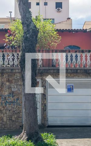 Casa para alugar com 250m², 3 quartos e 2 vagas Casa para alugar com 250m², 3 quartos e 2 vagasFachada