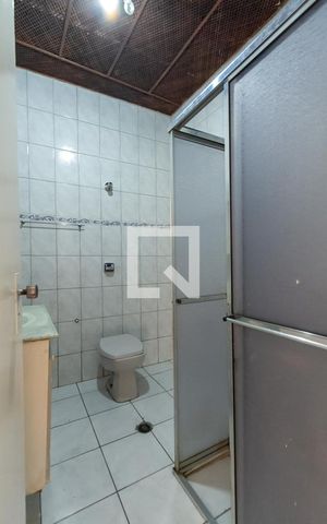Casa à venda com 252m², 3 quartos e 3 vagas Casa à venda com 252m², 3 quartos e 3 vagasBanheiro