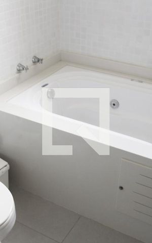 Apartamento à venda com 195m², 5 quartos e 4 vagasBanheiro da Suíte 1