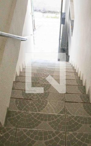 Casa para alugar com 84m², 2 quartos e sem vagaEscada