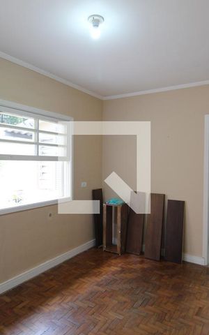 Casa à venda com 180m², 3 quartos e 2 vagasQuarto de Serviço - Suíte