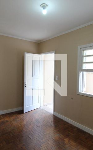 Casa à venda com 180m², 3 quartos e 2 vagasQuarto de Serviço - Suíte